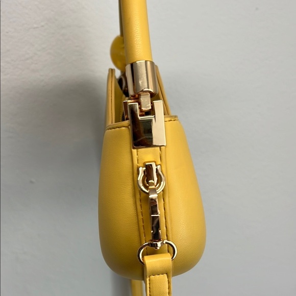 Melie Bianco | Jennie Recycled Vegan Crossbody Bag ✨Yellow - Picture 10 of 12